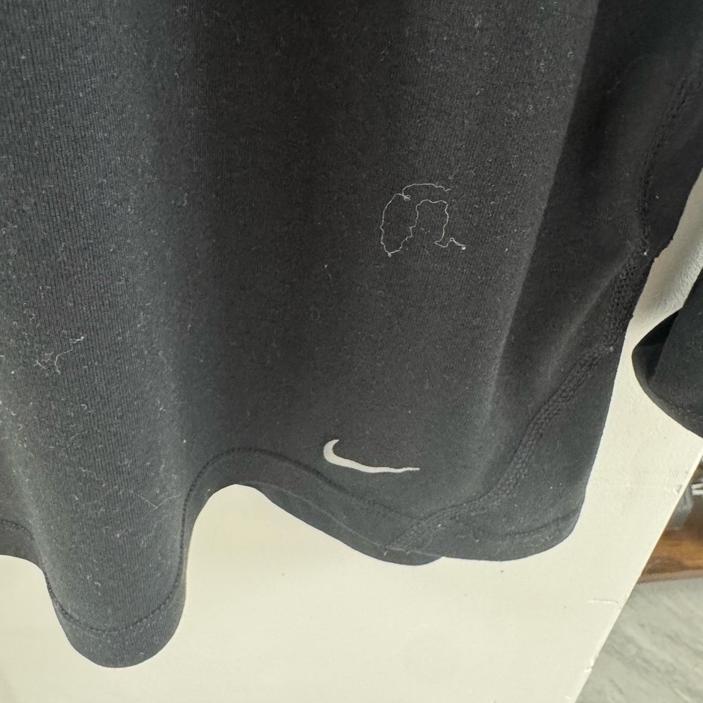 Nike Black Long Sleeve Tee for Everyday Comfort - Picture 3 of 4